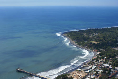 Las mejores playas para surf en El Salvador